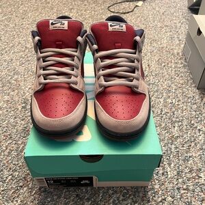 Nike sb mens dunk low size 12 true berry red grey blue 2019 dead stock new